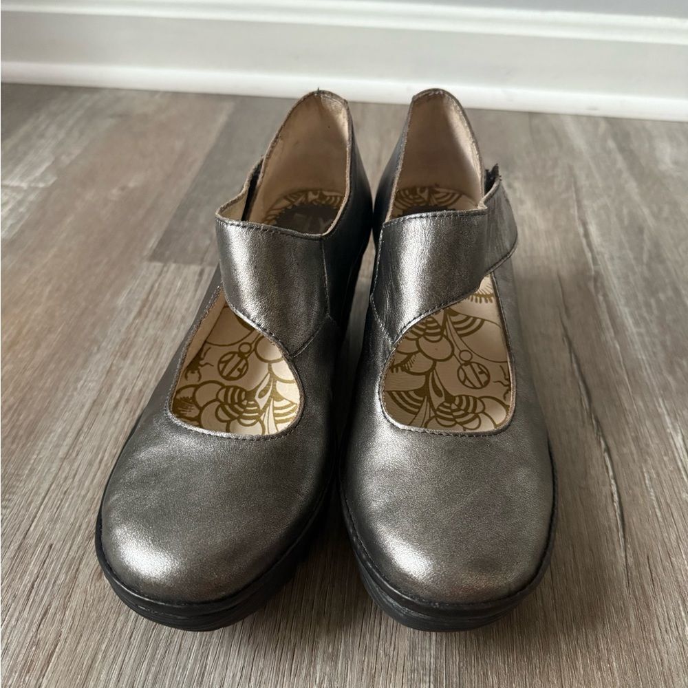 Fly London Metallic Silver Yasi Wedge Mary Jane Style Shoes Mule Size Eur 38 7.5